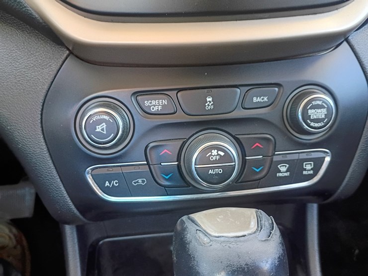 2014-jeep-cherokee-image-39