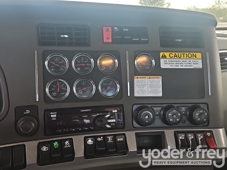 2017-kenworth-t880-image-57