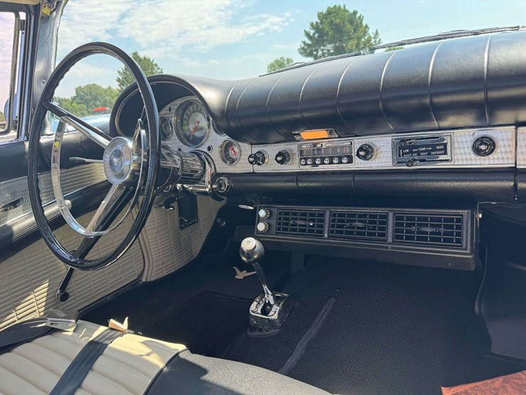 1957-ford-thunderbird-image-57