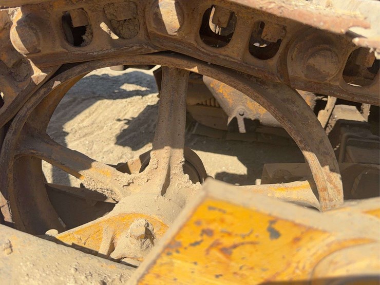 caterpillar-28-image-12