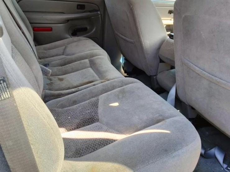 2004-chevrolet-tahoe-image-9