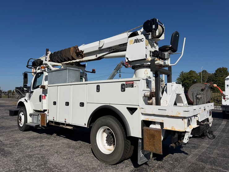2019-freightliner-m2-106-image-7