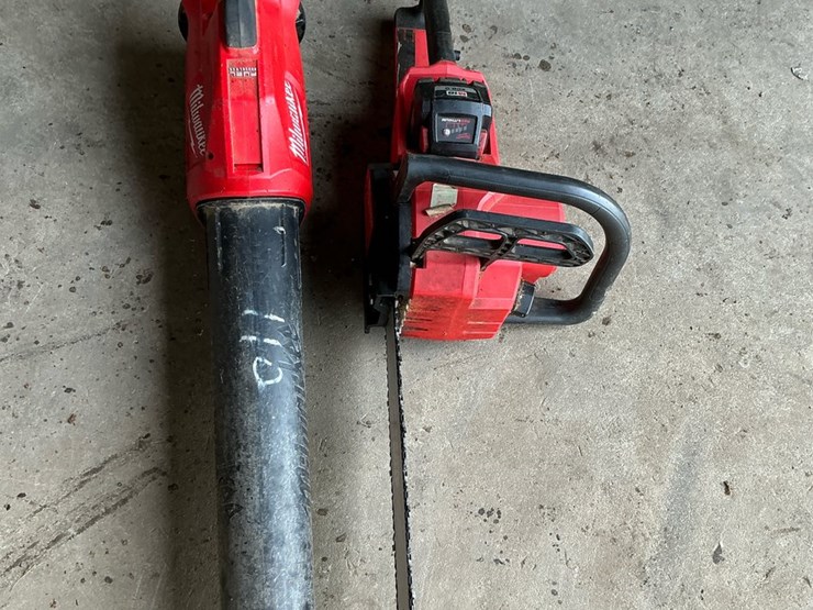 #110-•-milwaukee-m18-fuel-16"-cordless-chainsaw-&-handheld-blower-lot-image-4