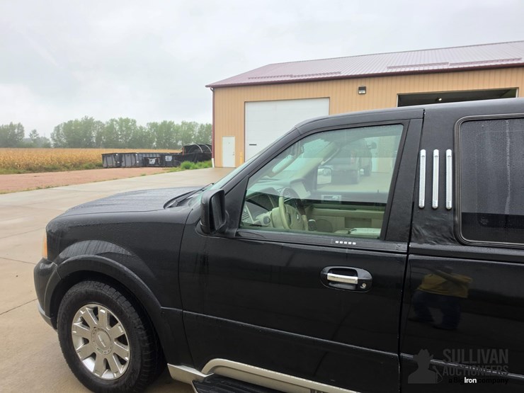 2004-lincoln-navigator-image-10