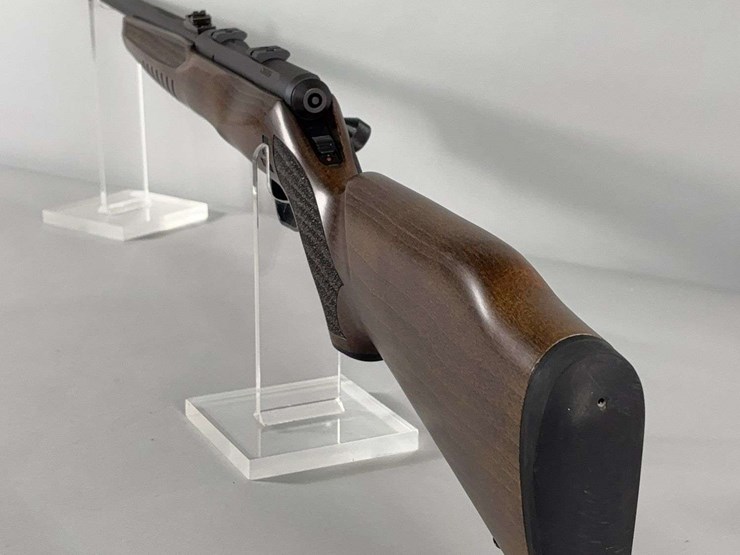 savage-arms-canada/-savage-arms-b22-.22-lr-bolt-action-rifle-sn#-4366056,-manual,-in-original-box-image-9