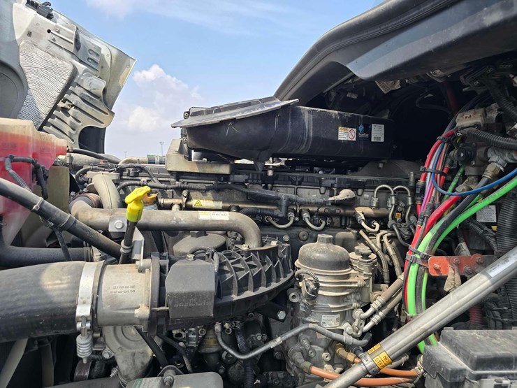 2018-freightliner-cascadia-125-image-10