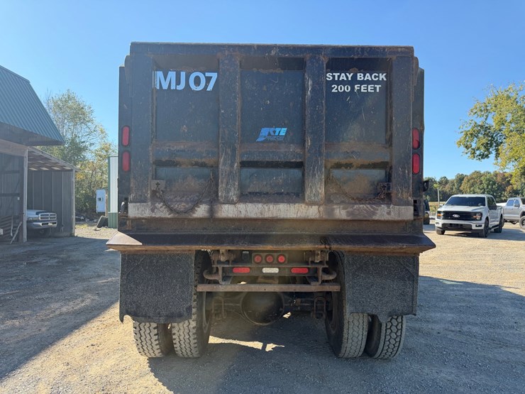 2016-freightliner-114sd-image-5