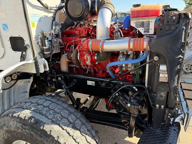 2015-peterbilt-365-image-31