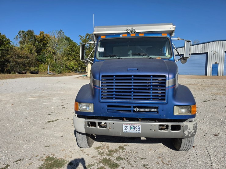 1996-international-8100-image-19