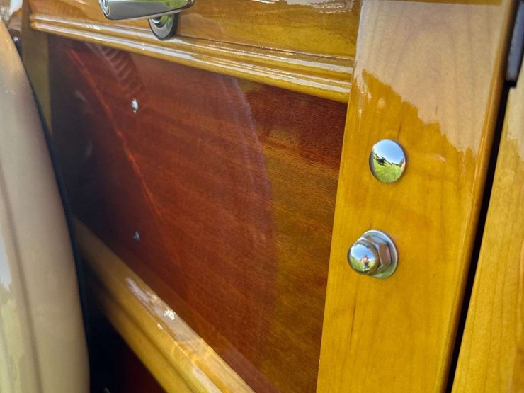 1947-ford-super-deluxe-woody-wagon-image-38