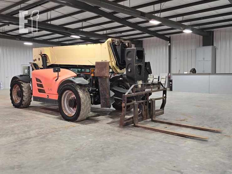 2014-jlg-g12-55a-image-2