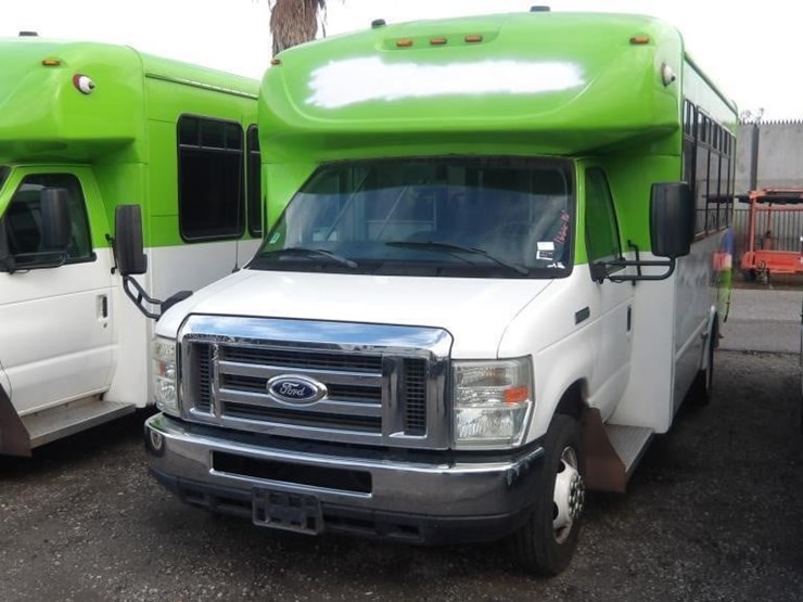 2016-ford-e450-image-1