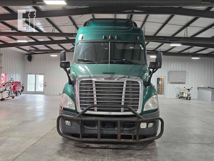 2018-freightliner-cascadia-113-image-7