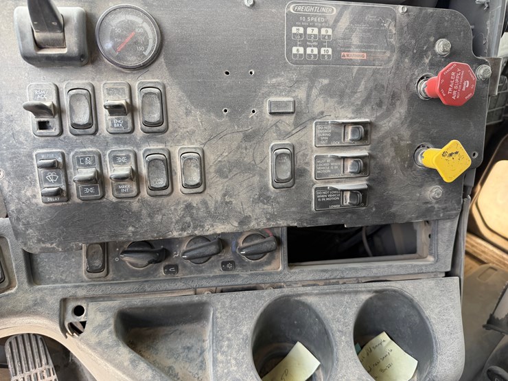 2007-freightliner-columbia-120-image-12