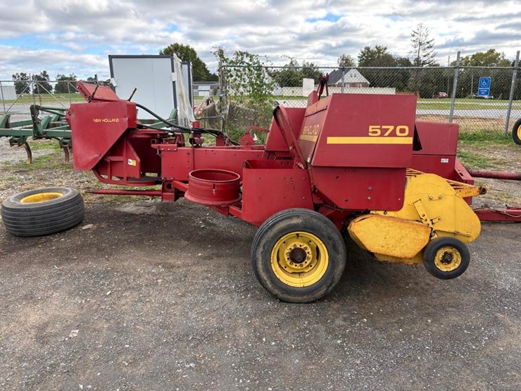 new-holland-570-image-9
