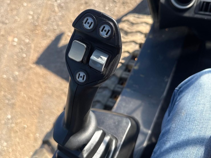 2013-jcb-300t-image-23
