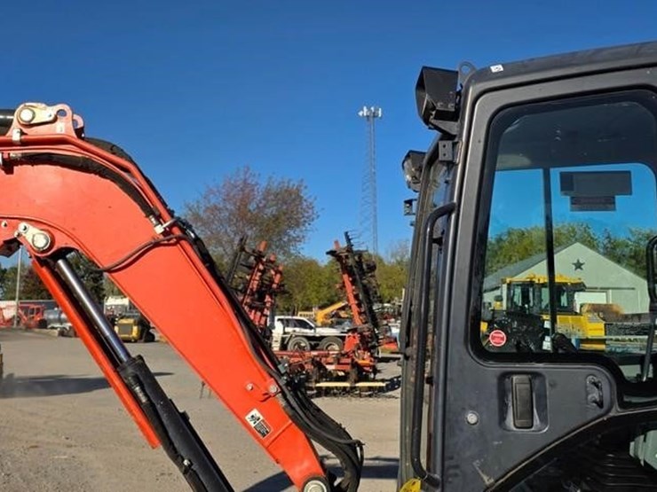 2017-kubota-kx040-4-image-16