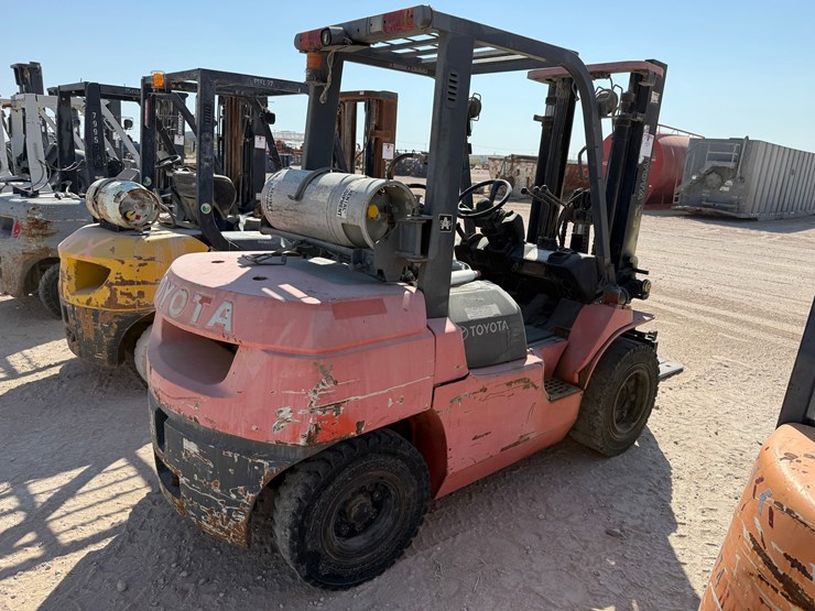 2005-toyota-7fgu35-image-5