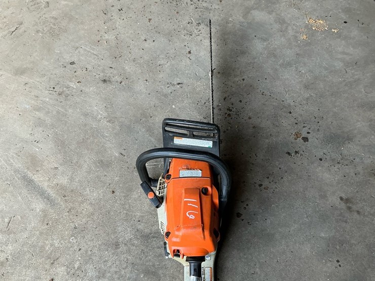 #116-•-2021-stihl-ms-261-gas-chainsaw-image-2