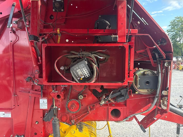 new-holland-br7060-image-10