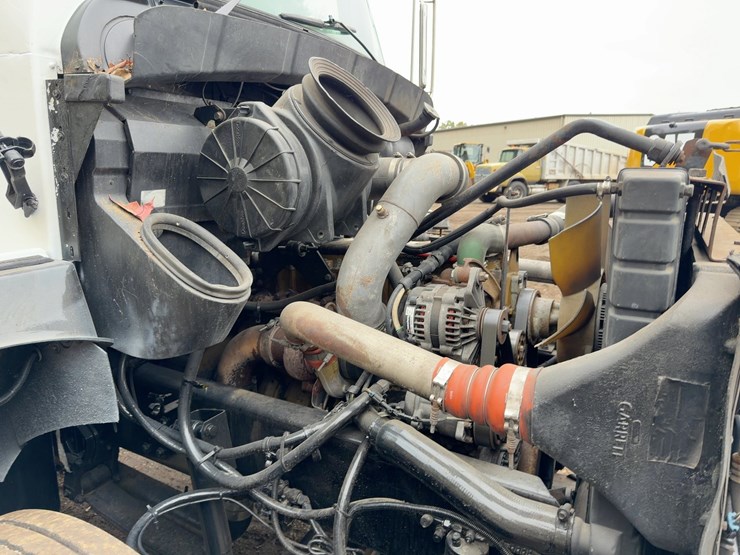 1999-kenworth-t300-image-10