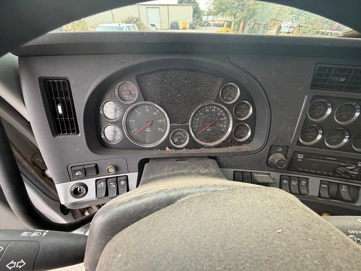 2020-kenworth-t680-image-14