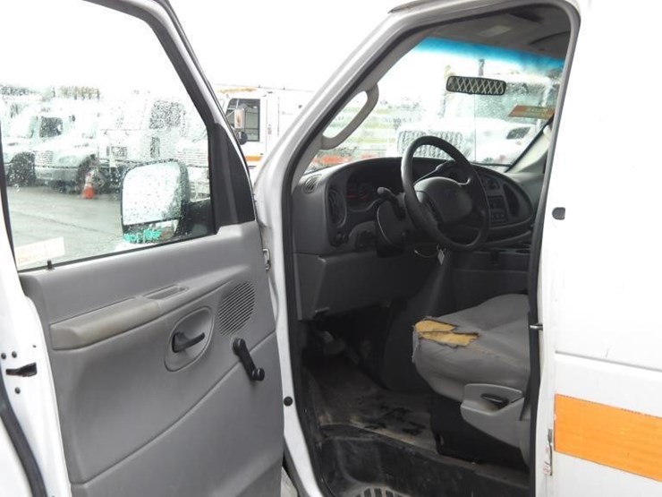 2006-ford-e350-image-17