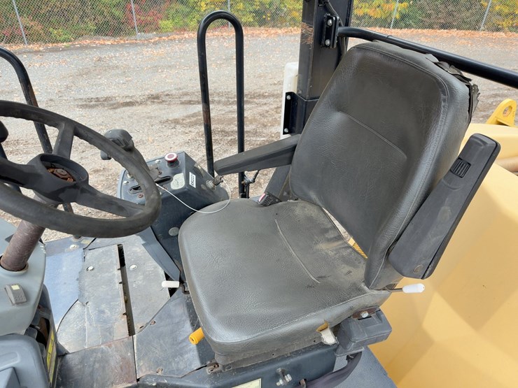 2008-caterpillar-cb-534dxw-image-19