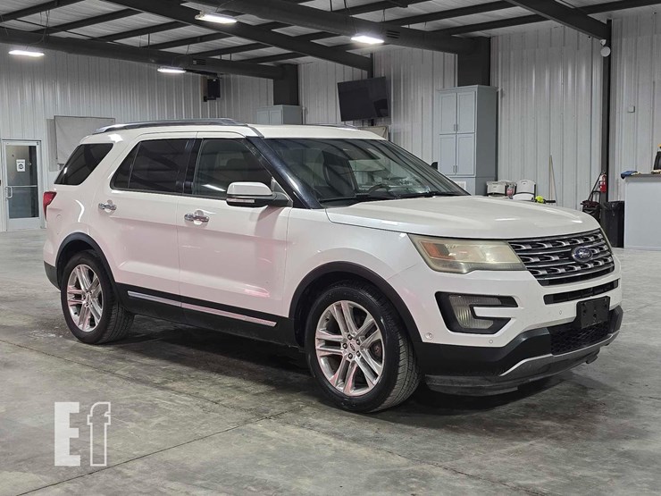 2016-ford-explorer-limited-image-2