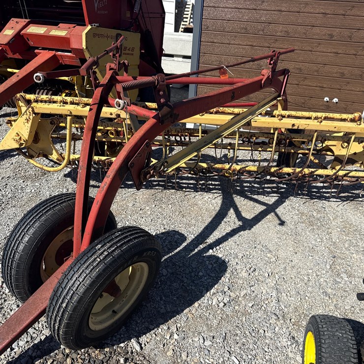 NEW HOLLAND 256