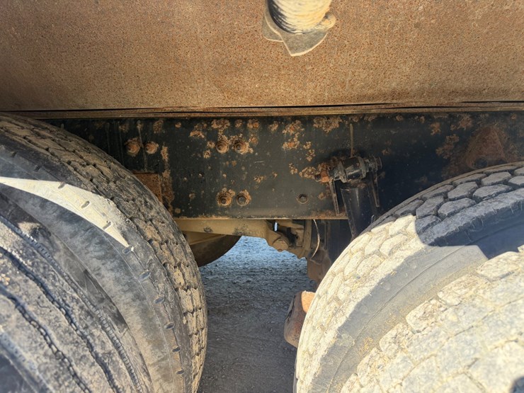 2016-freightliner-114sd-image-12