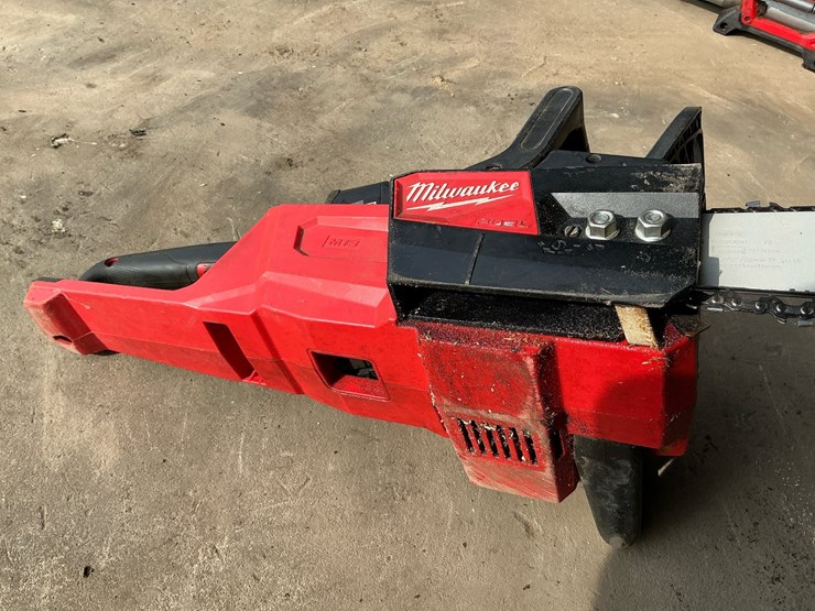 #110-•-milwaukee-m18-fuel-16"-cordless-chainsaw-&-handheld-blower-lot-image-12