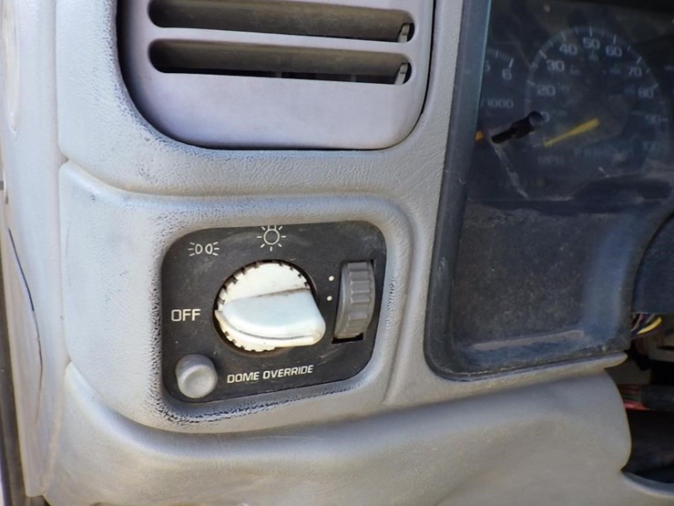 2000-gmc-3500-image-21