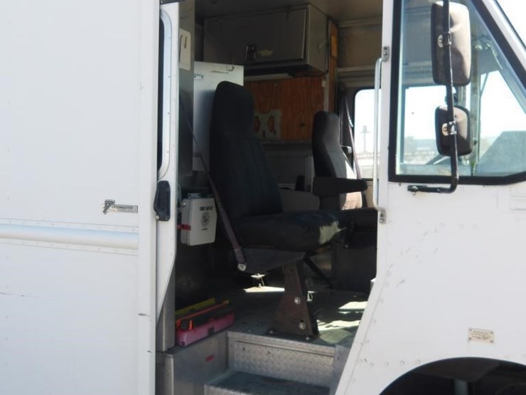 2008-workhorse-w62-image-19