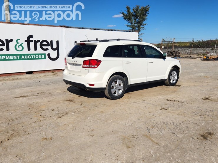 2012-dodge-journey-image-15