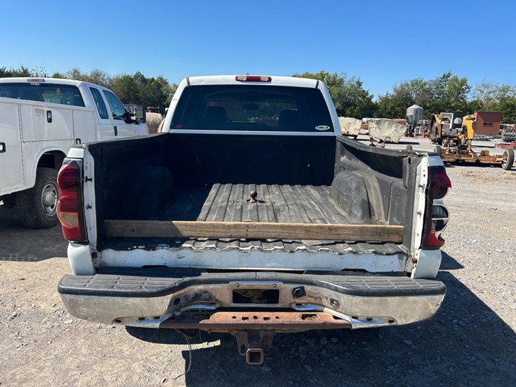 2004-chevrolet-2500-image-5