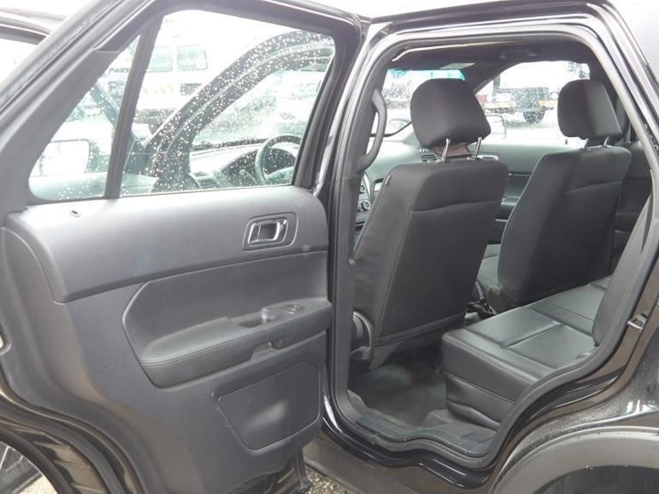 2019-ford-explorer-image-12