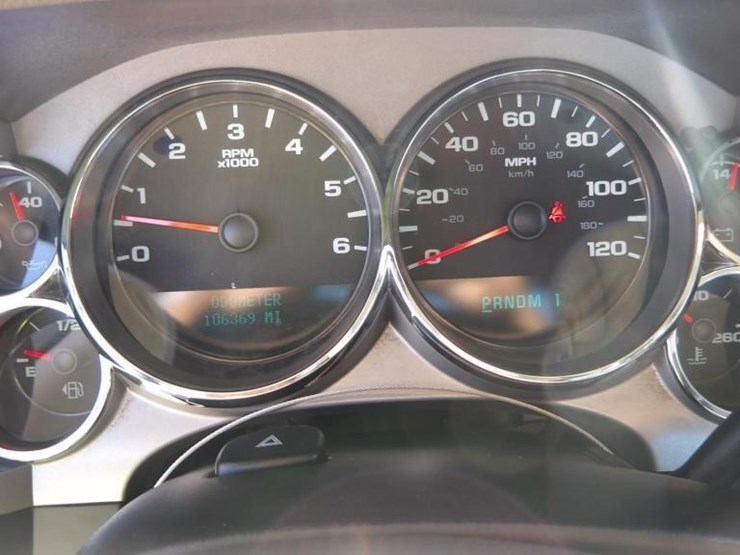 2013-chevrolet-silverado-2500-image-16