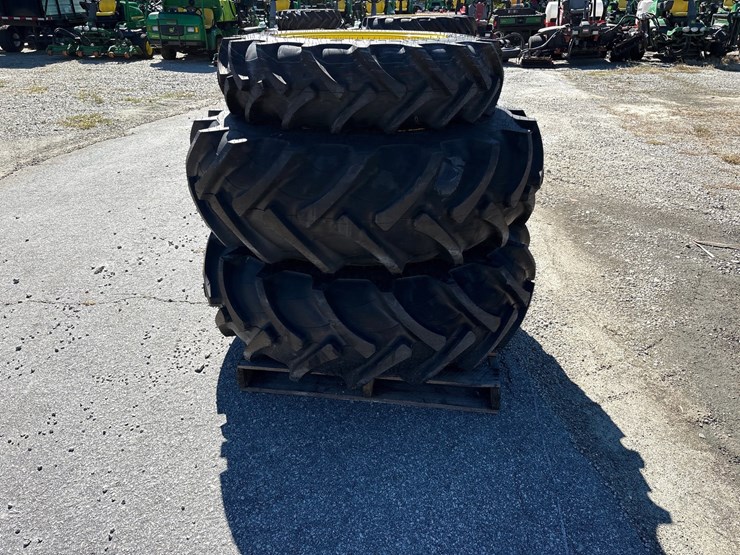 #1068-•-john-deere-r1-ag-tires-with-rims-image-4