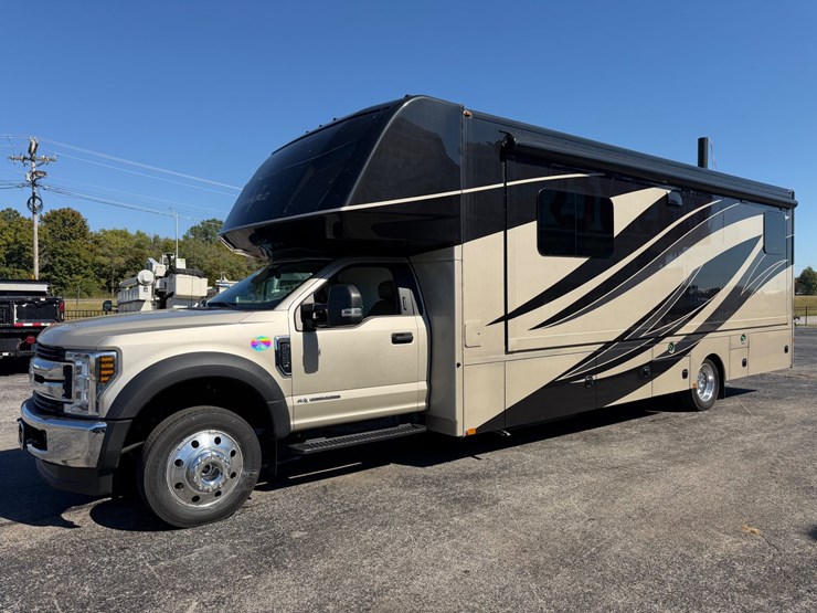 2018-ford-f550-image-1
