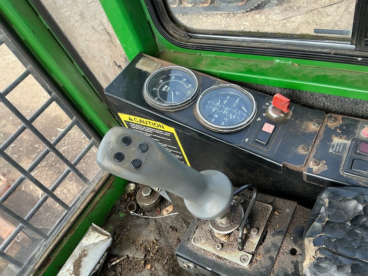 deere-335c-image-18