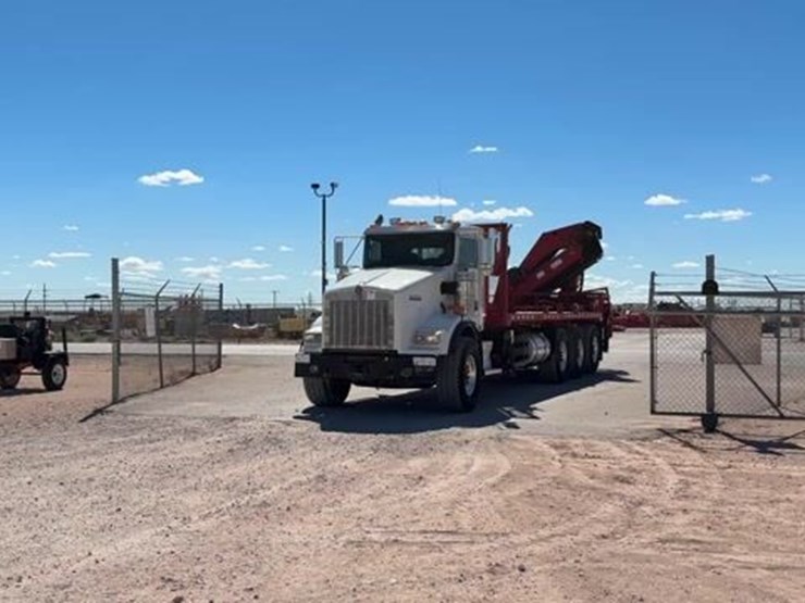 2013-kenworth-t800-image-1