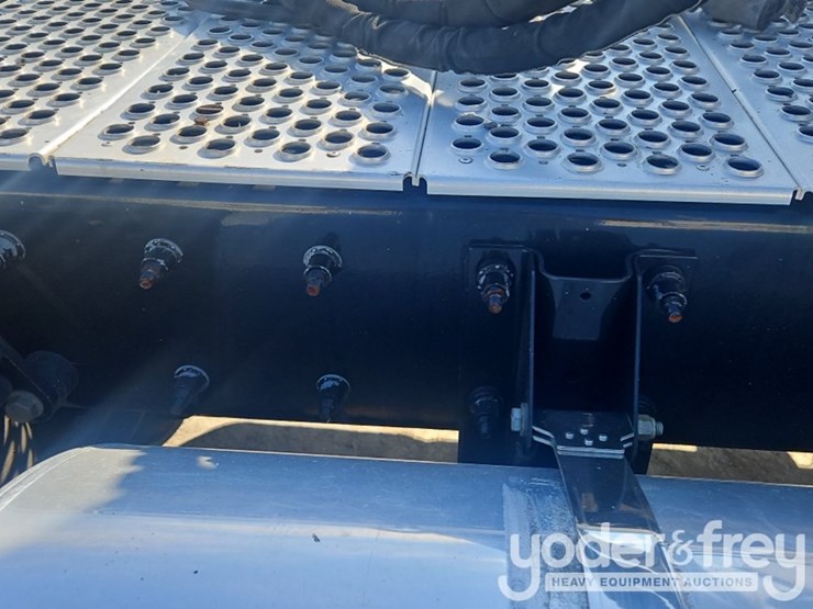 2016-kenworth-w900-image-19
