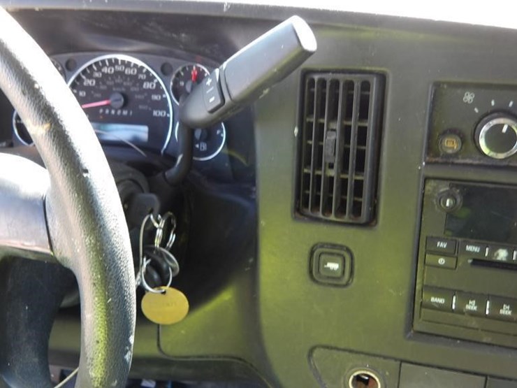 2016-utility-van-image-25