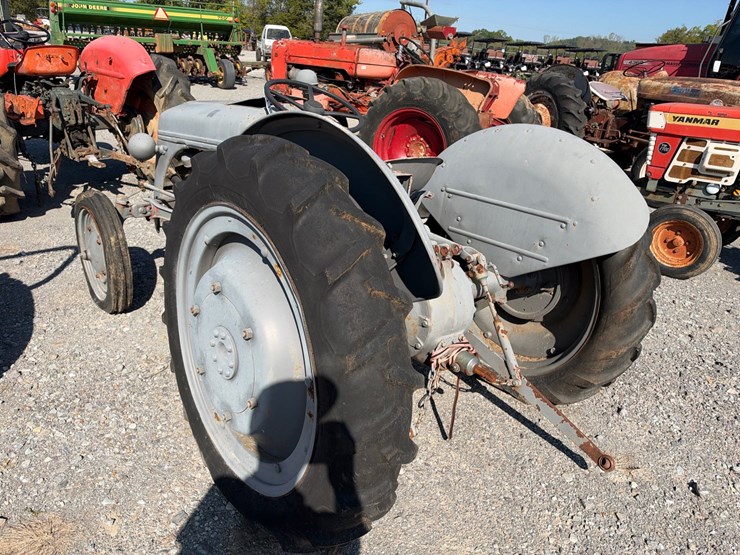 ford-tractor-image-4