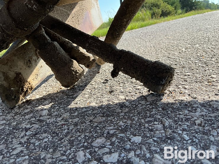 8’-stainless-steel-truck-salt/sand-spreader-attachment-image-13