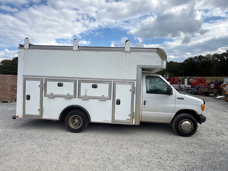 2005-ford-e350-image-2