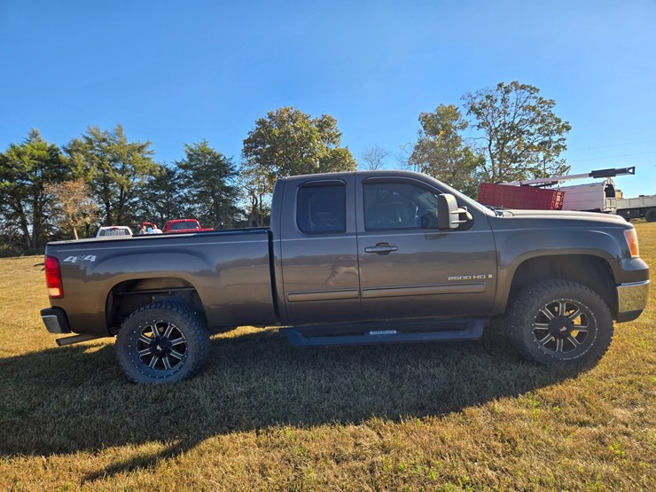 2008-gmc-sierra-2500hd-image-15