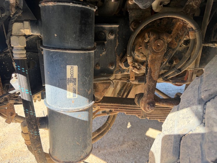2016-freightliner-114sd-image-18