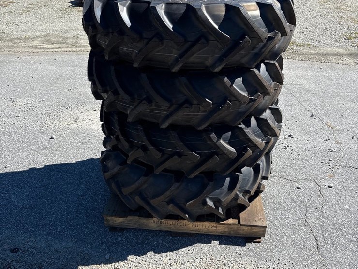 #1069-•-john-deere-r1-ag-tires-with-rims-image-3